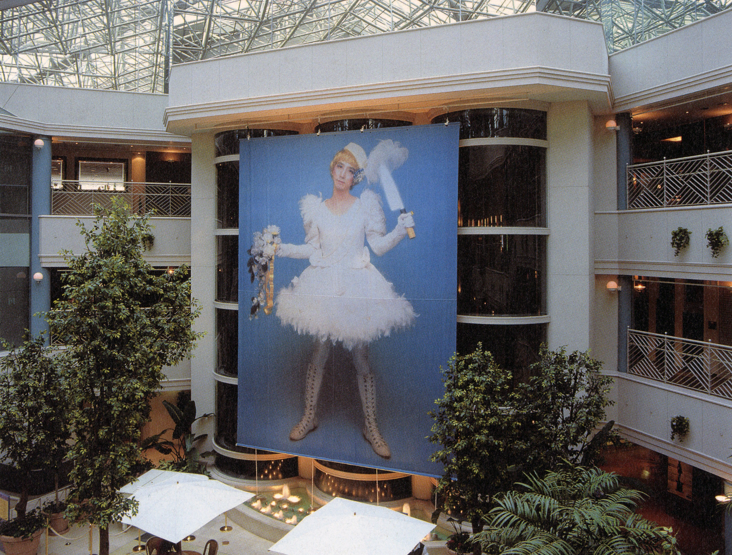 Morimura Yasumasa, Hana to hōchō [Flower and Knife], 1990. Installation view at the court of IMS (Inter Media Station) at the exhibition “Circulation of Sensibility: Visual City, Functioning Art,” Museum City Tenjin, Fukuoka, September 17–November 4, 1990. Myūjiamu shitei purojekuto 1990-200X: Fukuoka no “machi” ni deta āto no 10 nen [Museum City Project 1990-200X: 10 Years of Art that Appeared in the “City” of Fukuoka] (Fukuoka: Myūjiamu shitei purojekuto shuppanbu, 2003), 58.