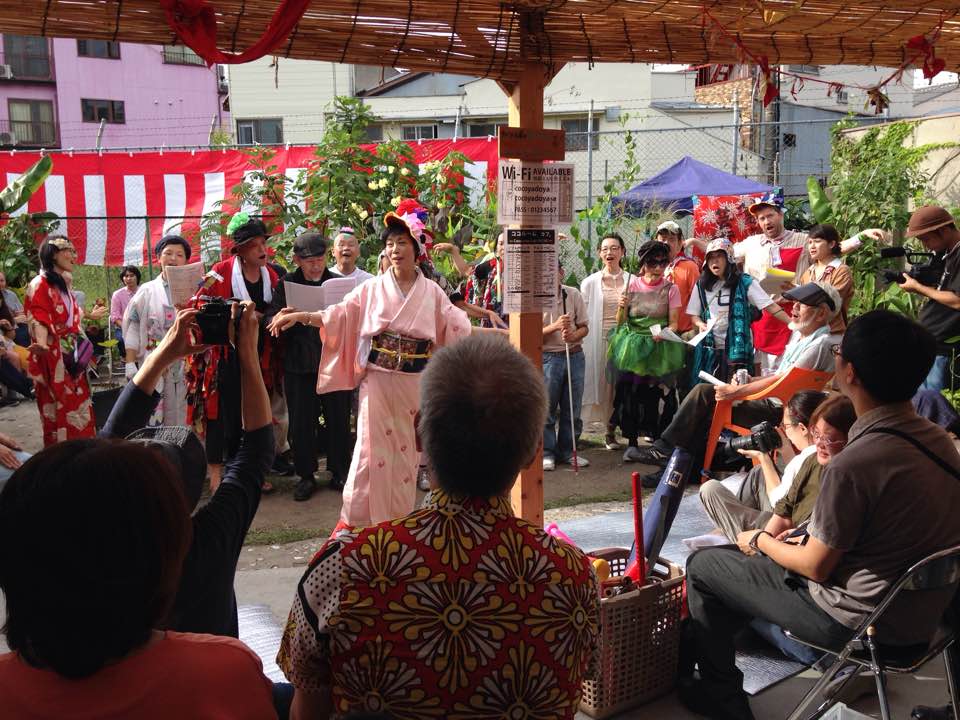 [Figure 14: Presentation of work done at Kama Gei held in the garden behind the Cocoroom. The event is called “Kamagasaki Oh!Pera.”]